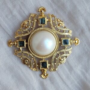 Vintage 90s Monet brooch signed Maltese cross faux‎ pearl dome blue enamel